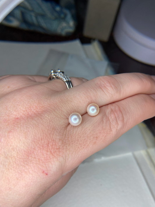 Akoya Pearls: Saltwater and Freshwater