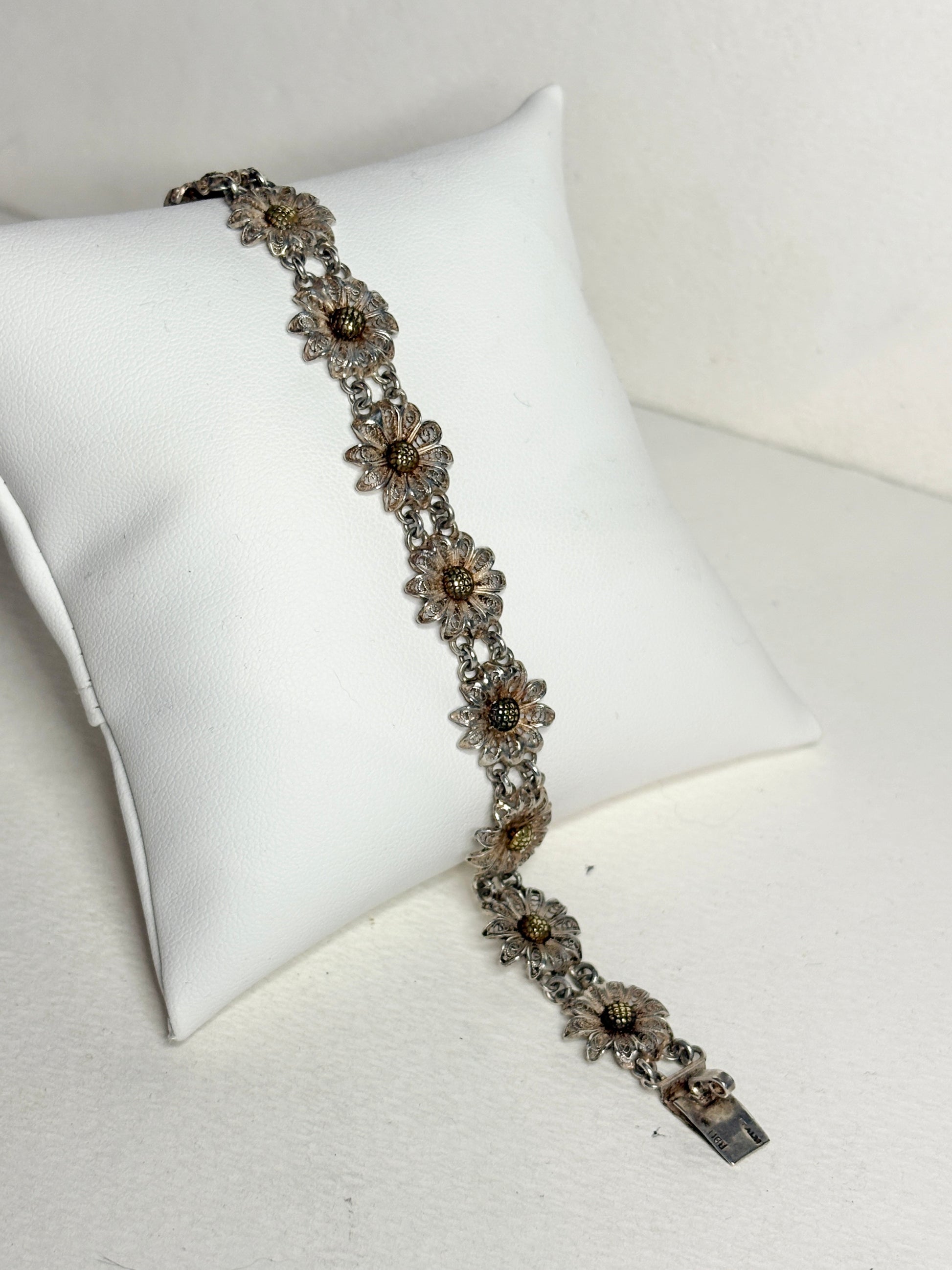 Vintage two-toned filigree 800 silver floral daisy bracelet from Italy.
