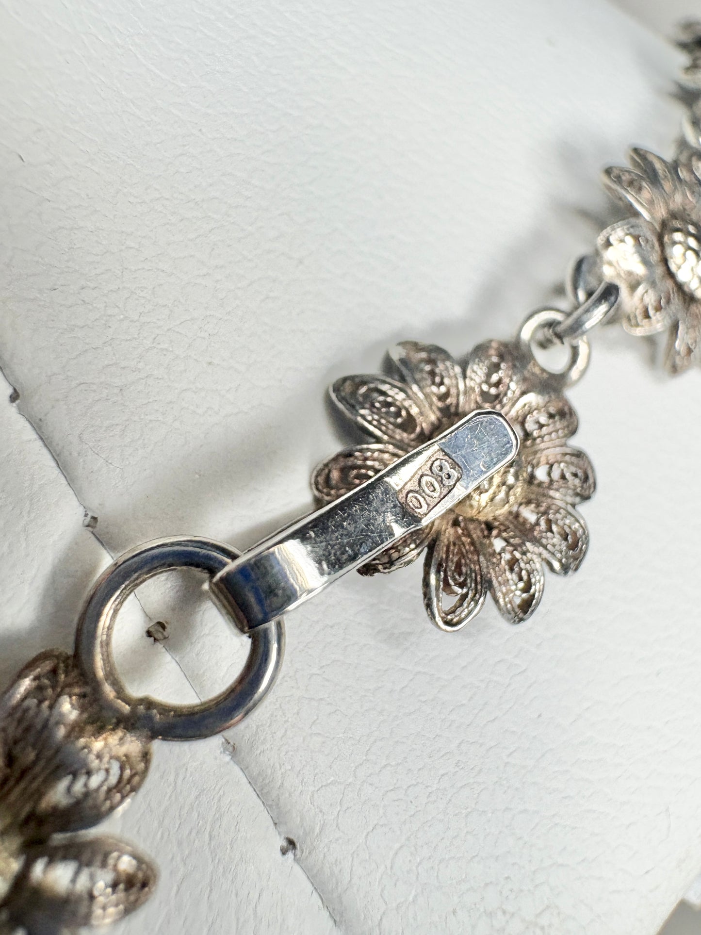 Vintage 800 silver filigree floral daisy necklace.