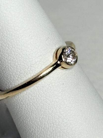 Pandora 14k gold ring with a .25ct bezel-set lab-grown diamond.