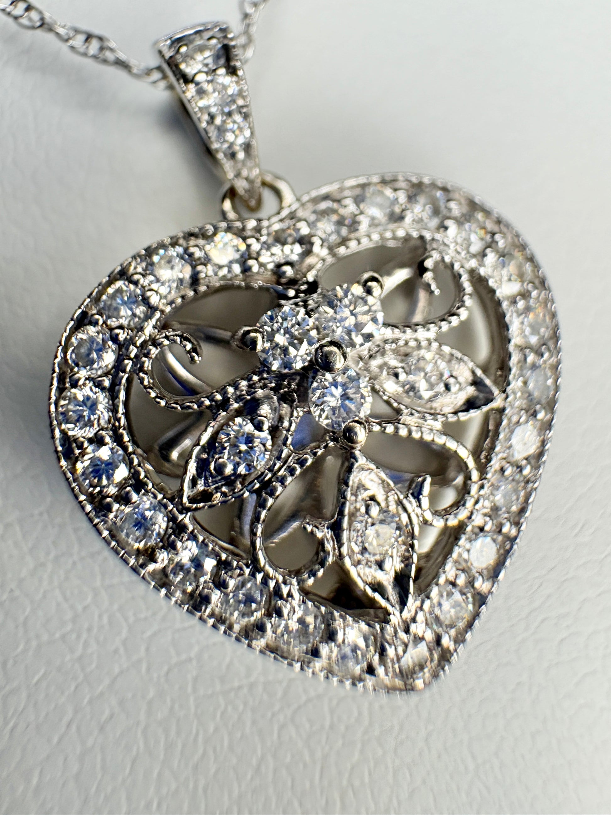 Heart-shaped pendant necklace with natural diamonds in 14k white gold.