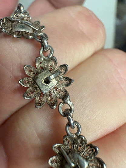 Vintage 800 silver filigree daisy necklace, 18.5 inches long.