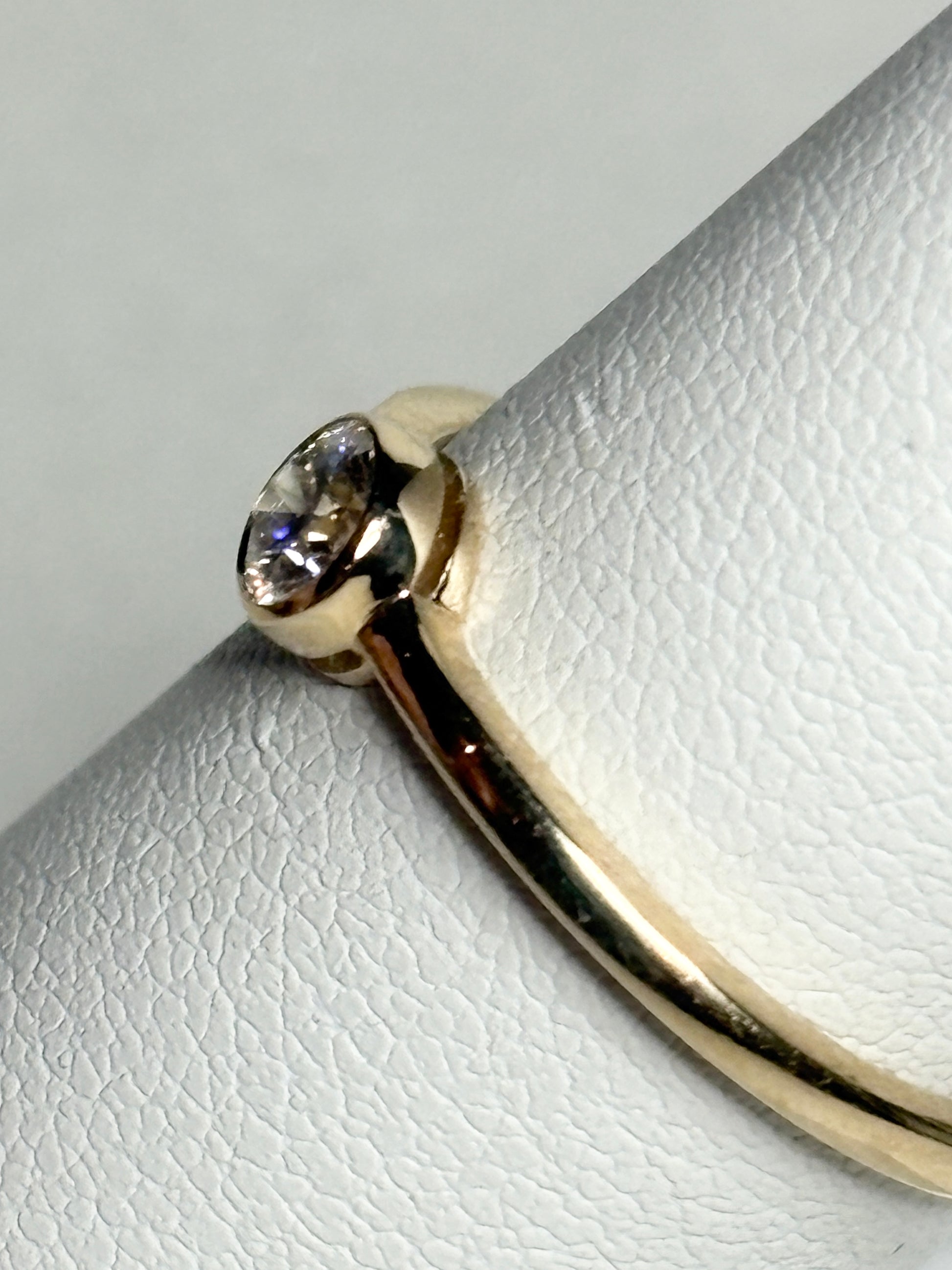 Pandora 14k gold ring with a .25ct bezel-set lab-grown diamond.