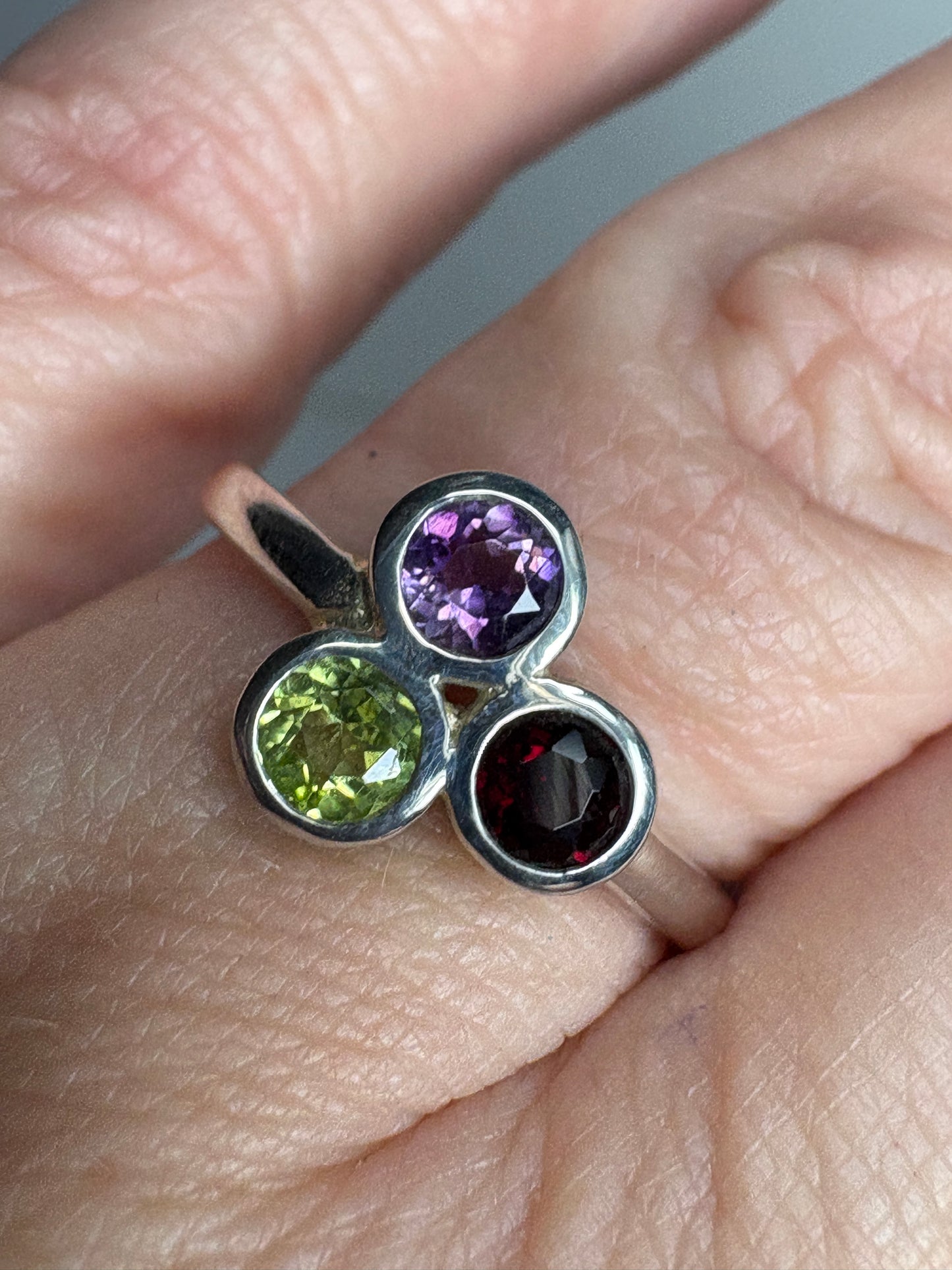 Arizona Gem Trio Amethyst Peridot & Garnet Bezel Set in Sterling Silver size 8