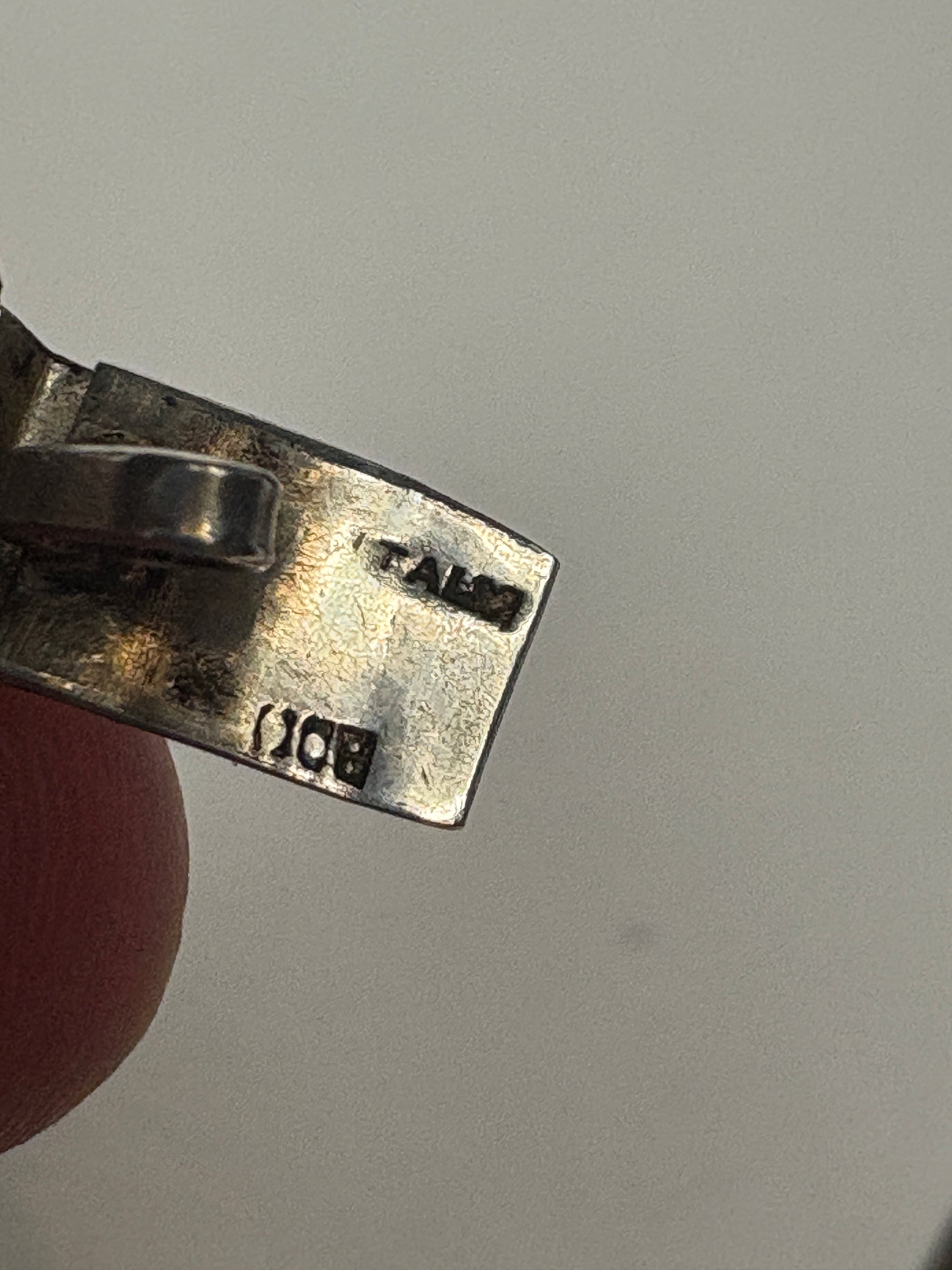 Vintage 800 silver bracelet with floral daisy design and "ITALY" stamp.