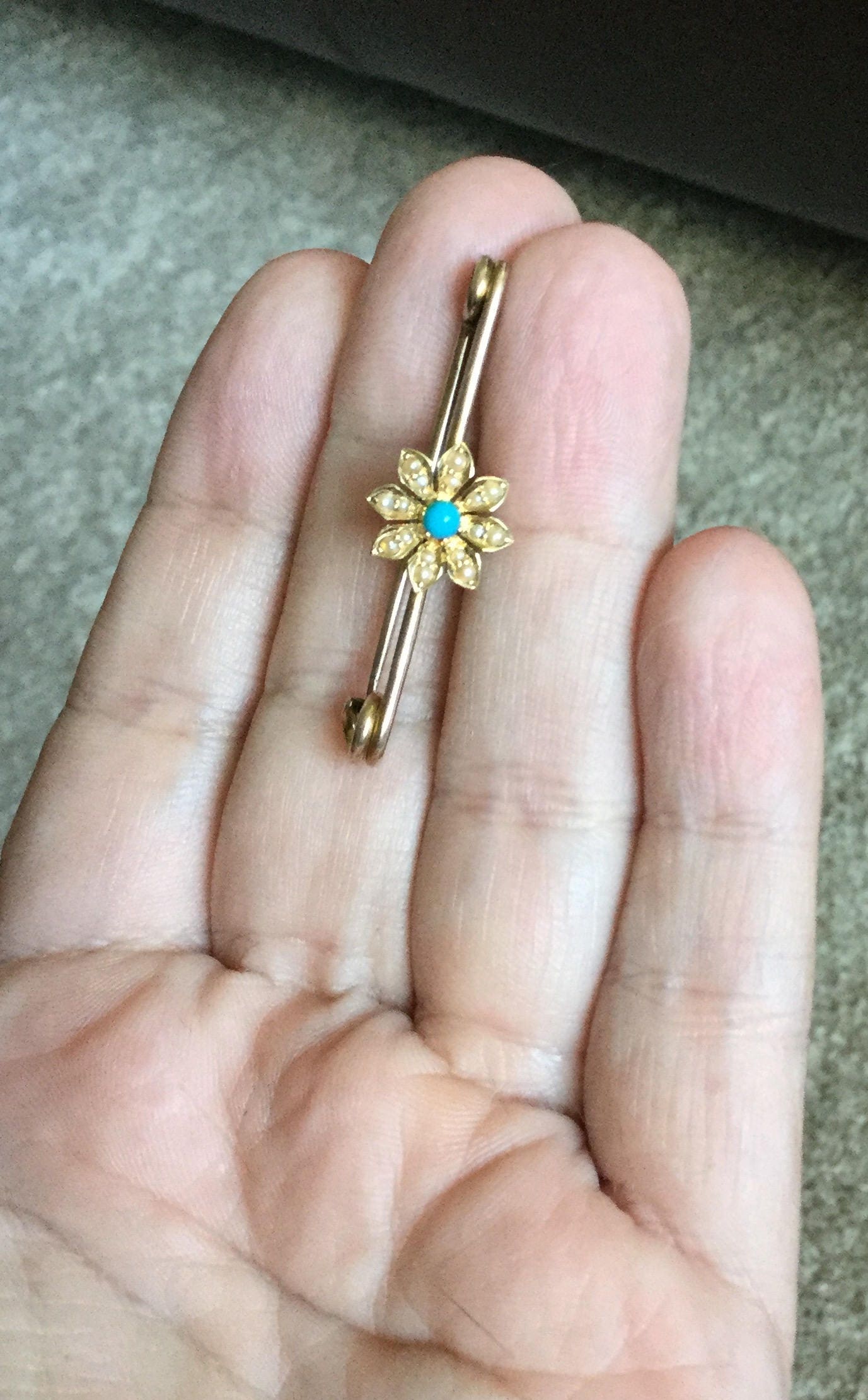 Gold brooch with turquoise and seed pearls in a daisy design.