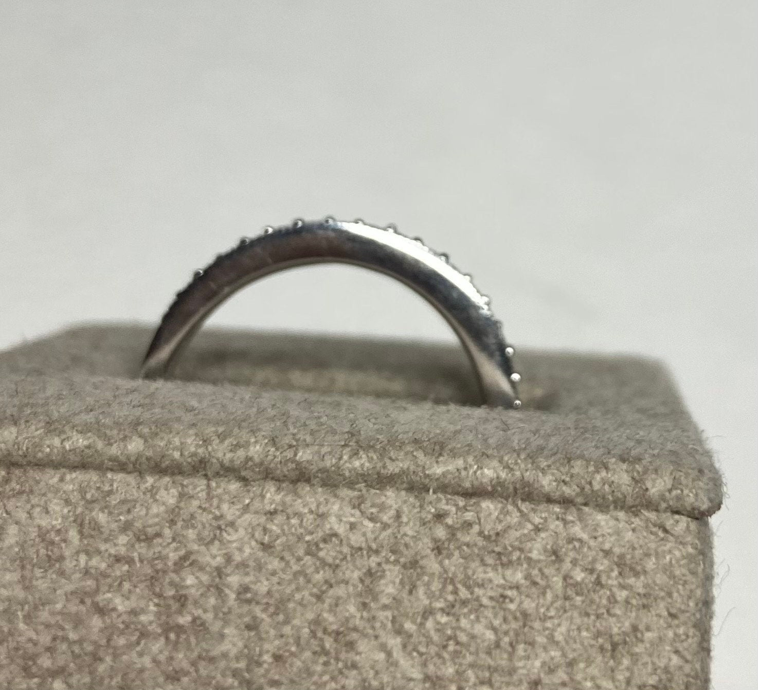 14k white gold diamond pave milgrain band ring size 8.5