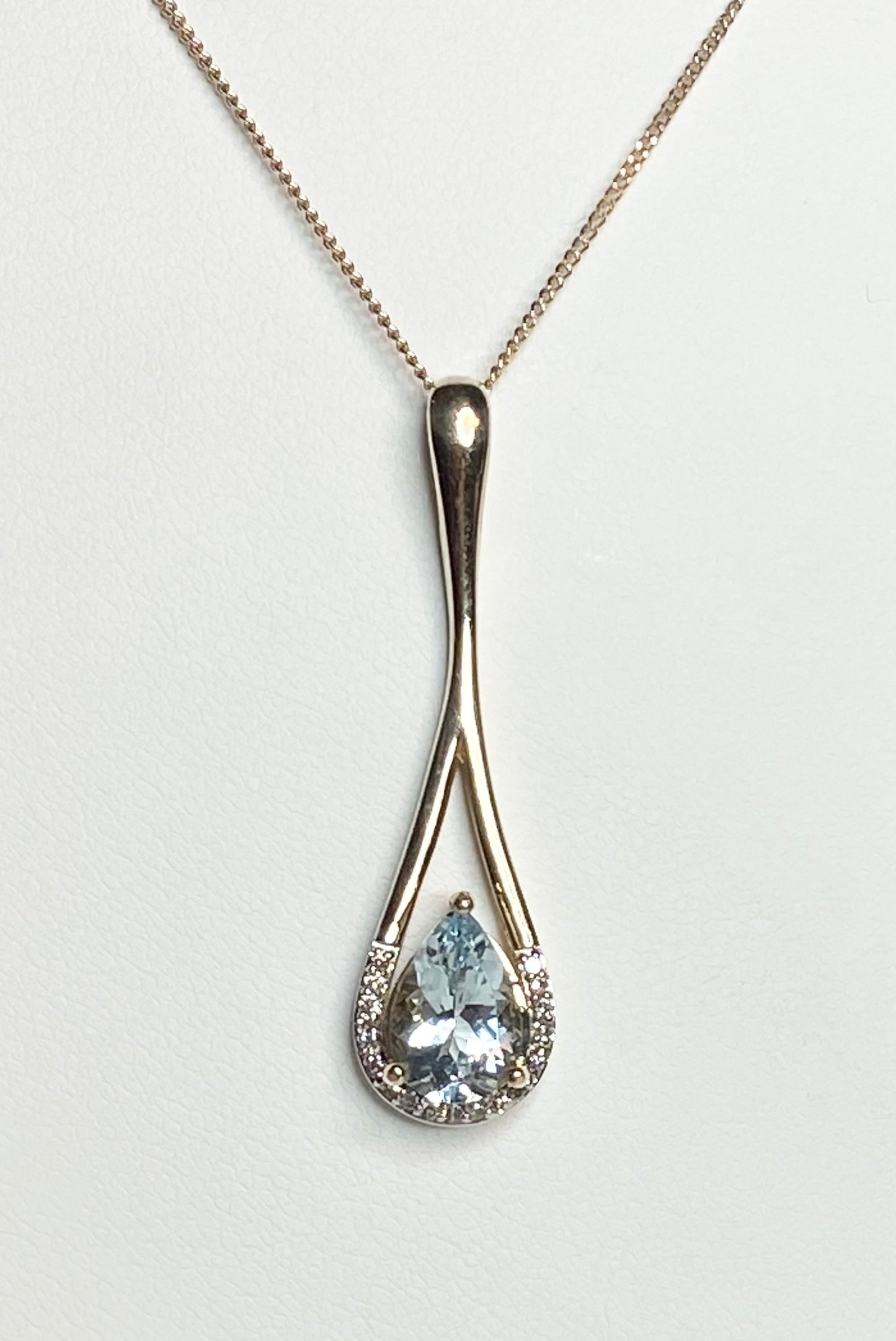 Pendant with pear aquamarine and diamonds on a gold chain.