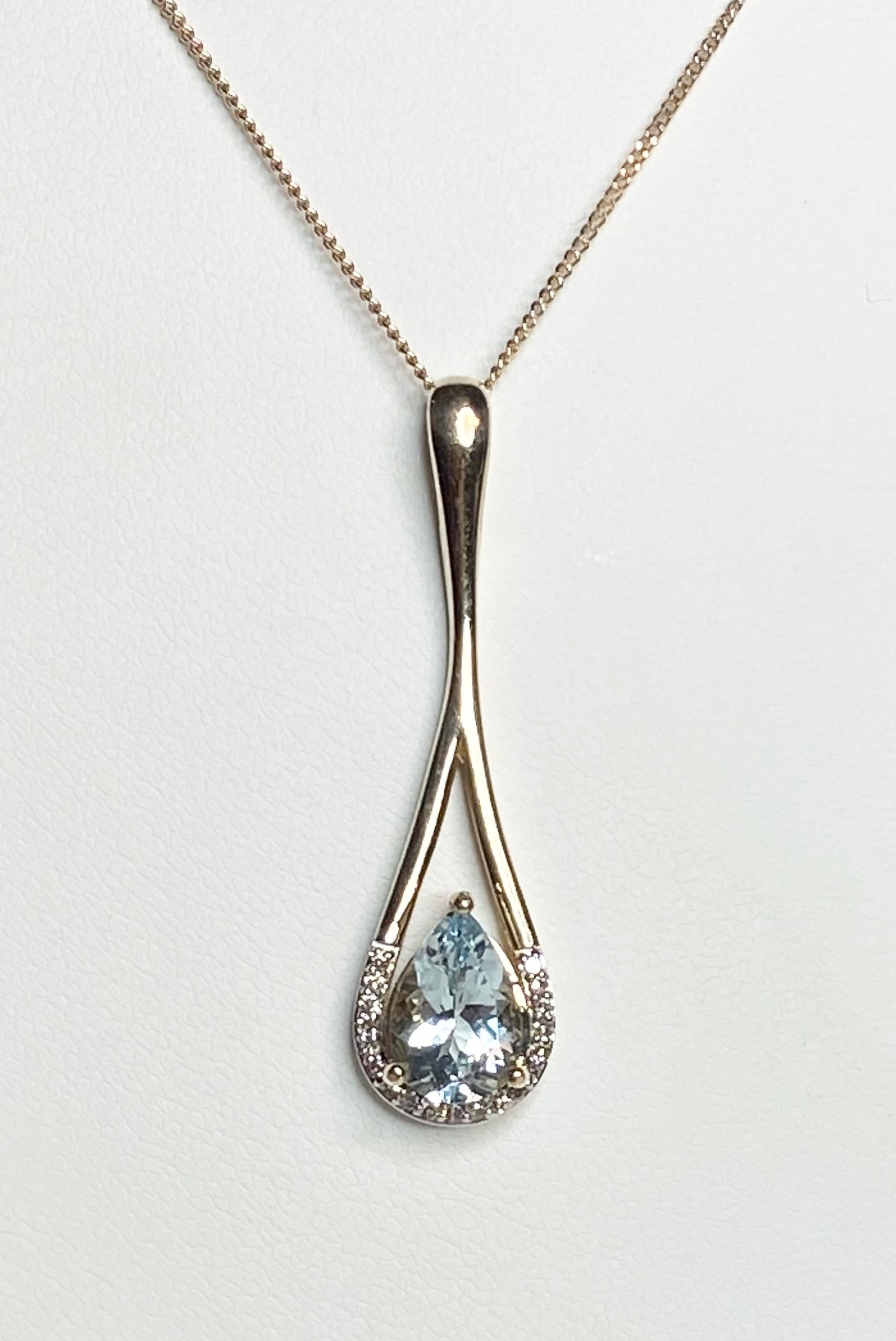 Pendant with pear aquamarine and diamonds on a gold chain.