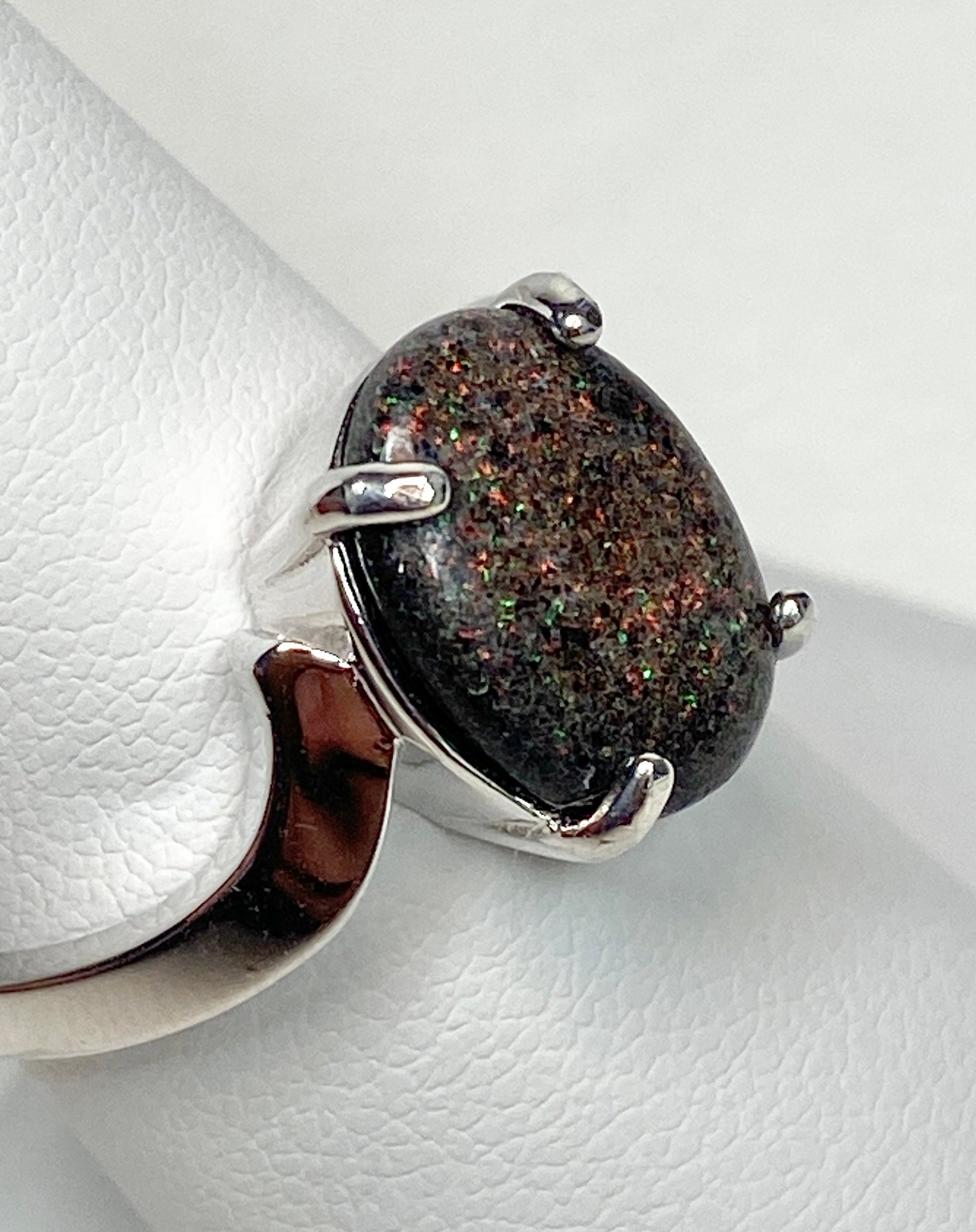 Sterling silver ring with a star-like pinfire boulder opal.