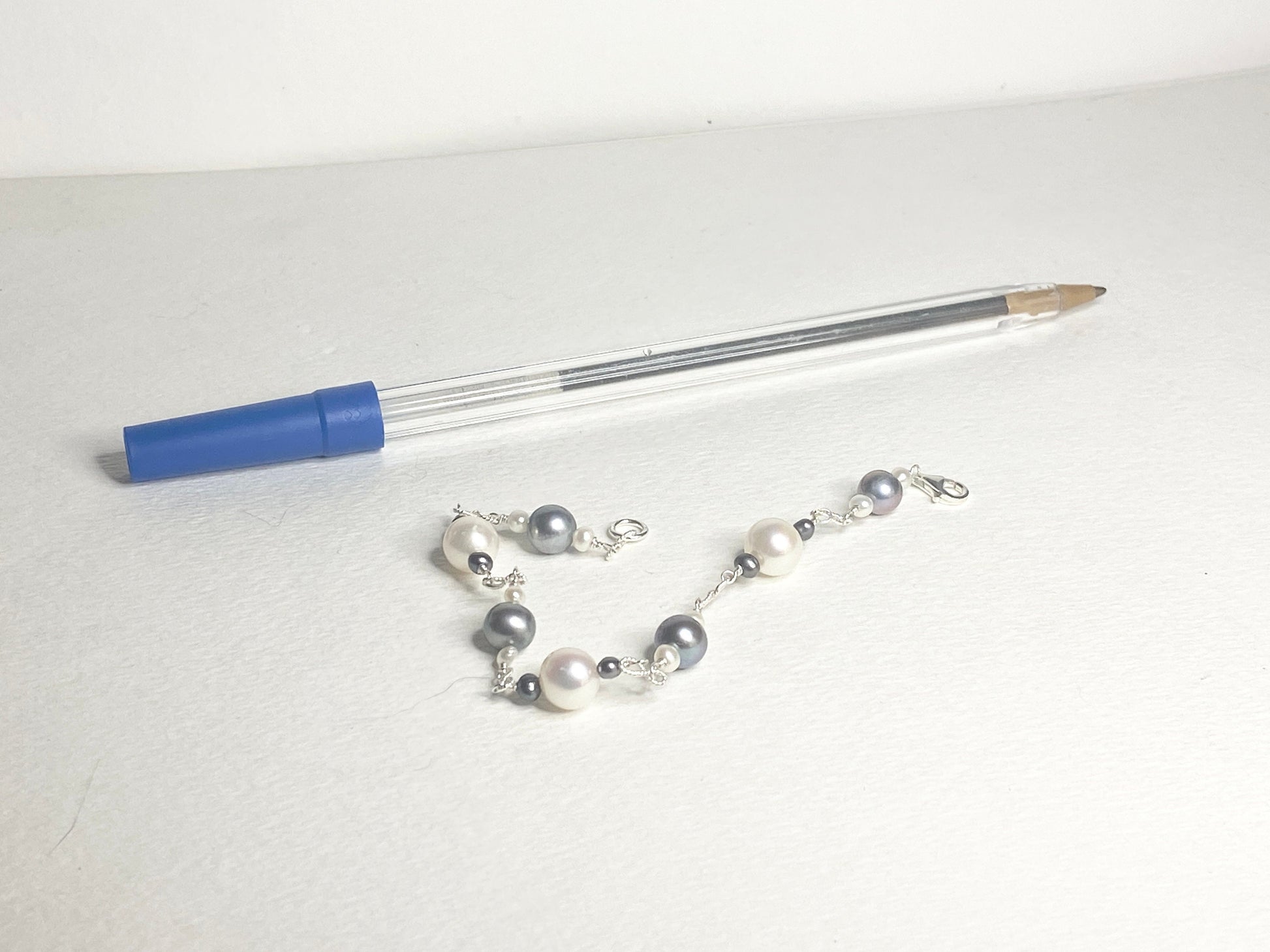 Sterling silver bracelet with Akoya and freshwater pearls in black and white.