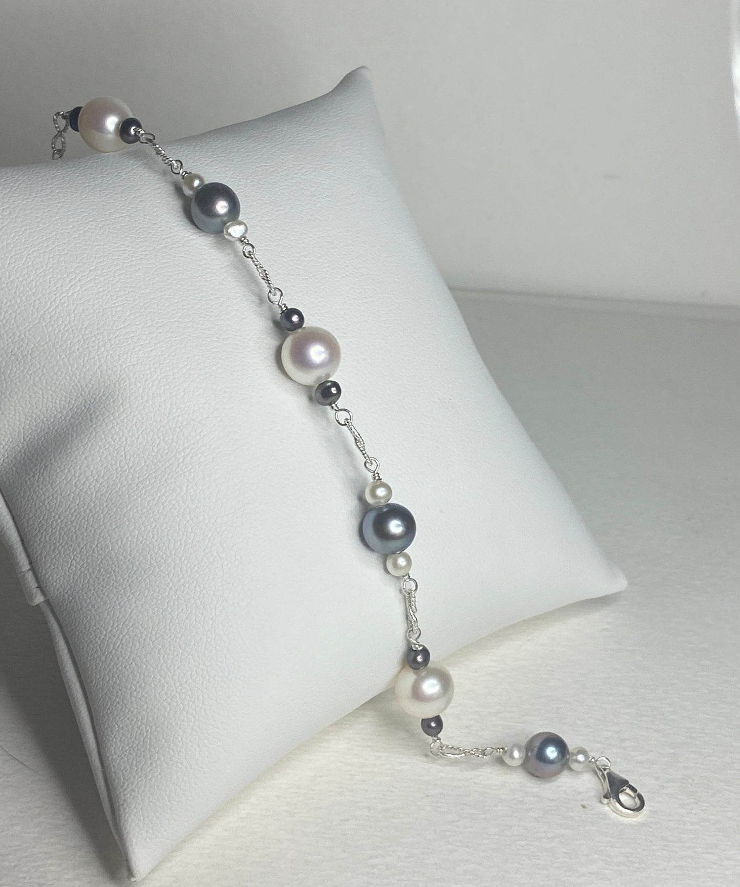 Sterling silver bracelet with Akoya and freshwater pearls in black and white.