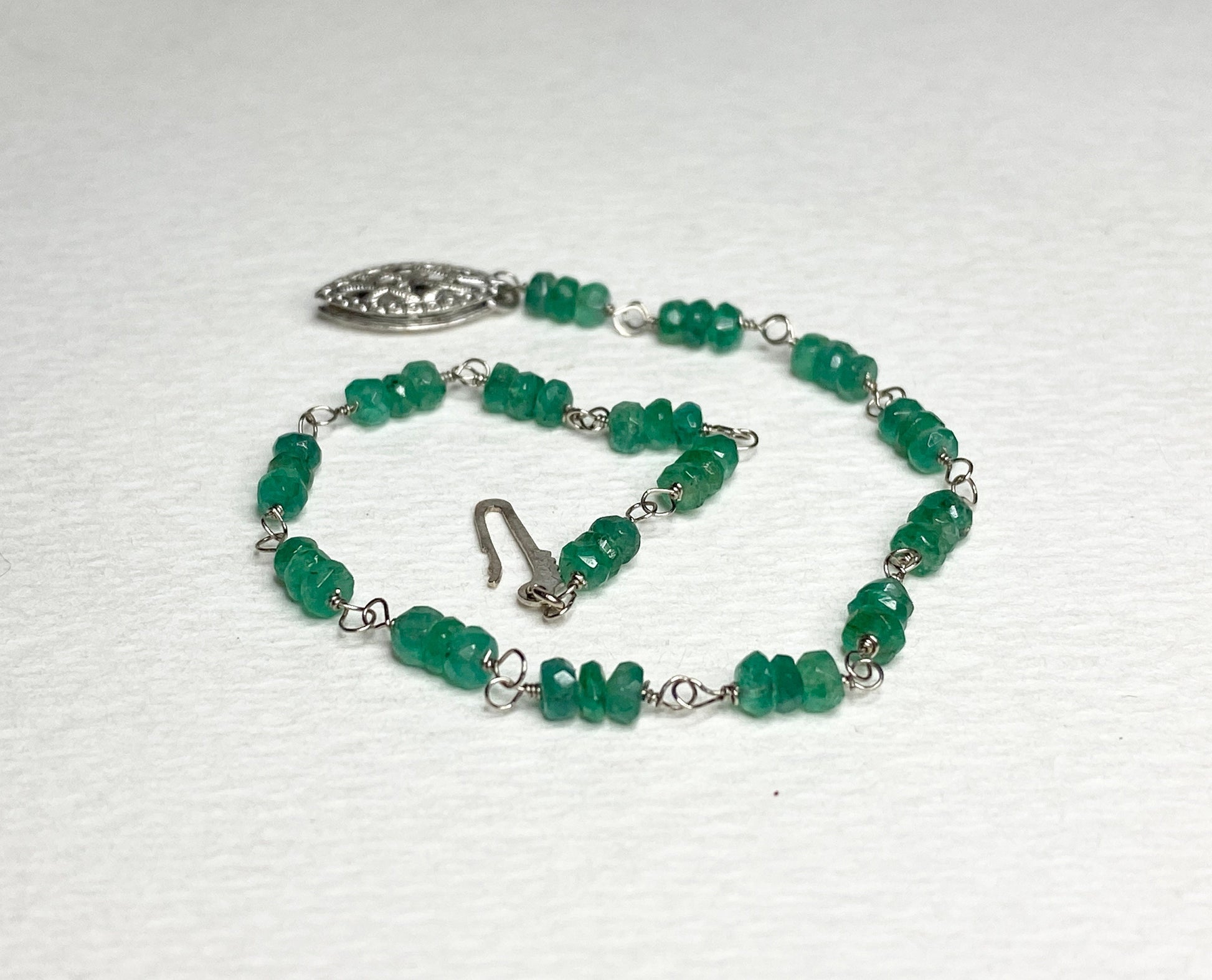Natural emerald beaded bracelet with a white gold clasp.