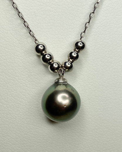 Sterling silver necklace with a Tahitian pearl pendant and floating beads.