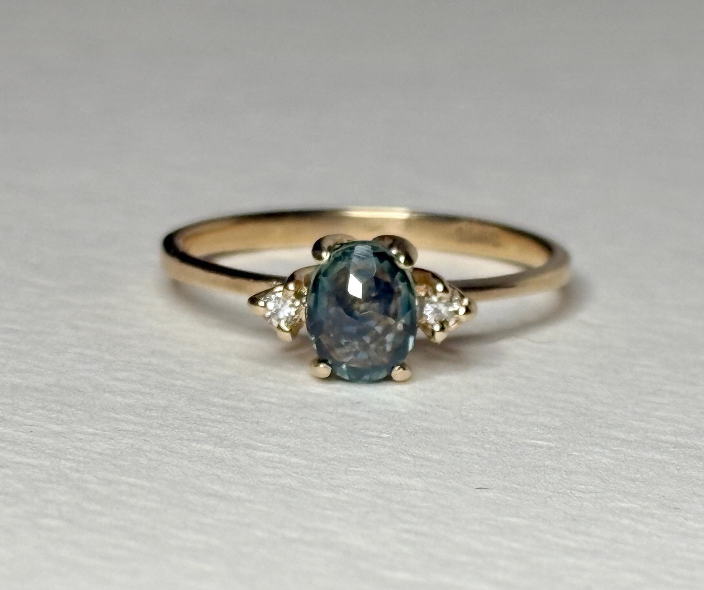 Oval Montana sapphire and diamond ring in 14k yellow gold.