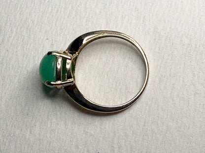 A 14k gold ring with a green chrysoprase stone.