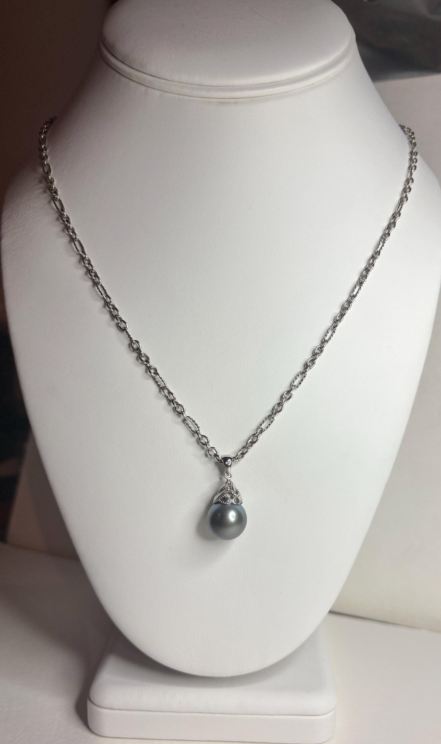 Vintage Tahitian cultured pearl pendant on a 20-inch James Avery figaro chain.
