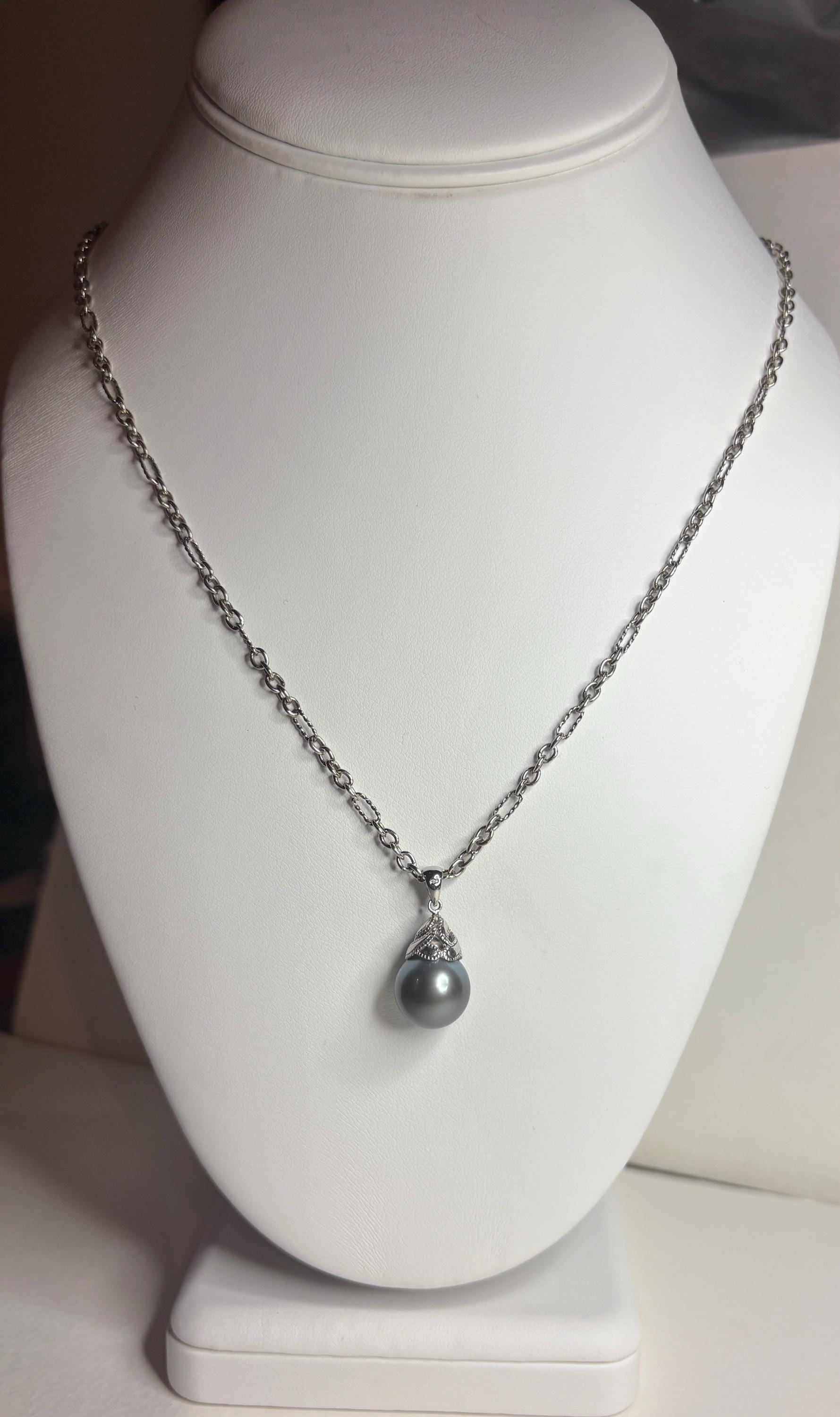 Vintage Tahitian cultured pearl pendant on a 20-inch James Avery figaro chain.
