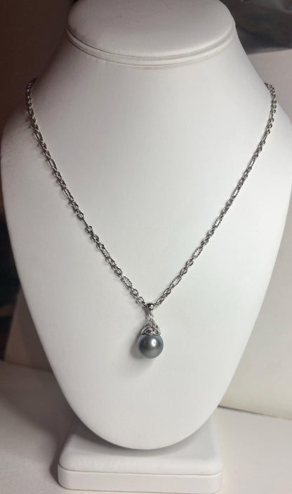Vintage Tahitian cultured pearl pendant on a 20-inch James Avery figaro chain.