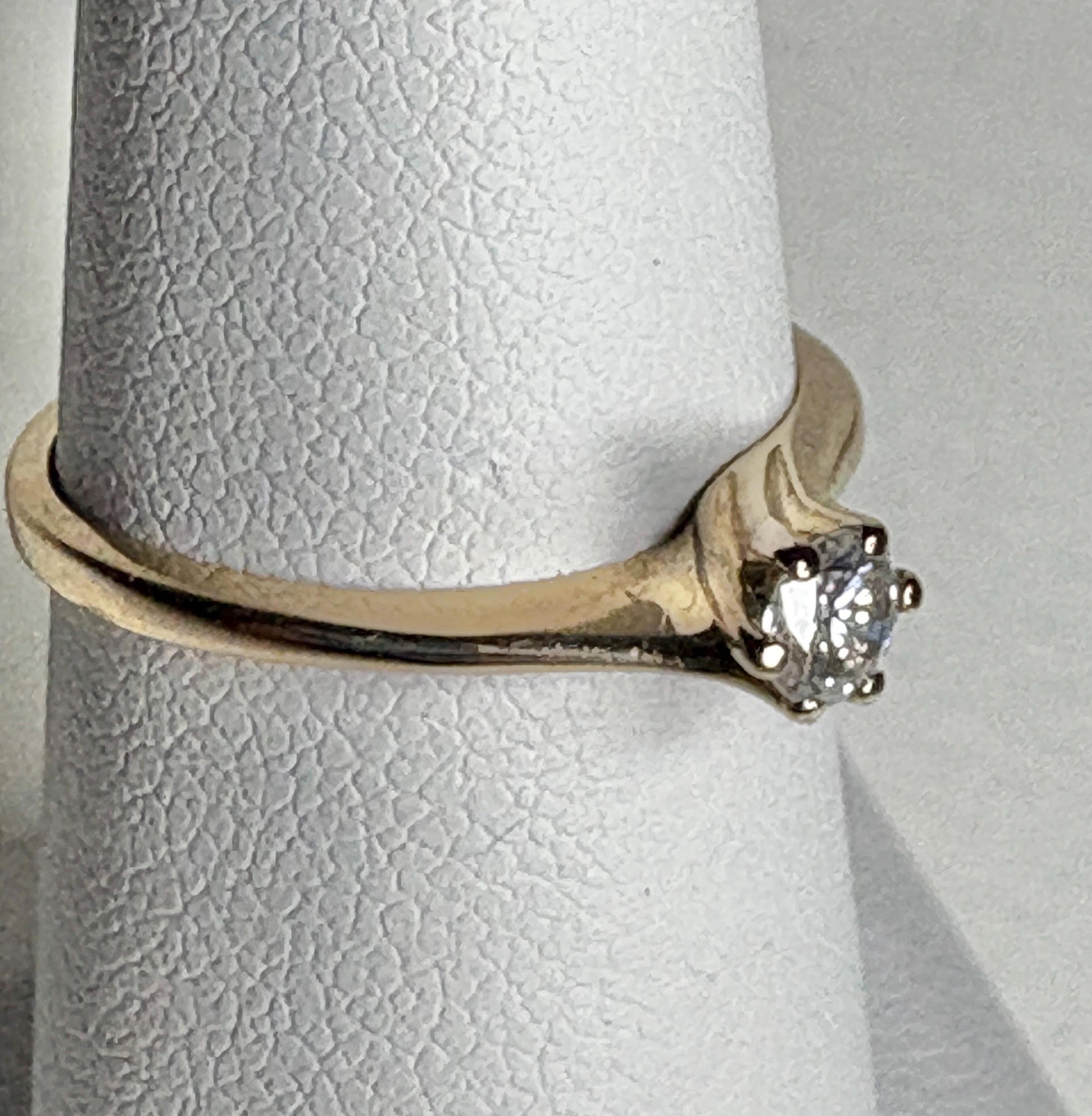 14k gold ring with a .15ct natural diamond in a twist design.