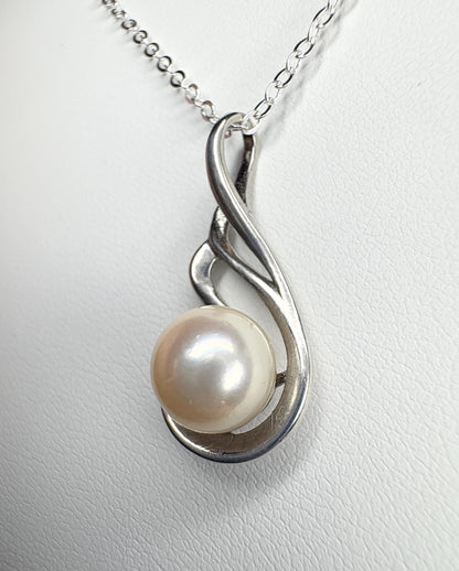 Sterling silver pendant necklace with an 8mm off-white Akoya cultured pearl.