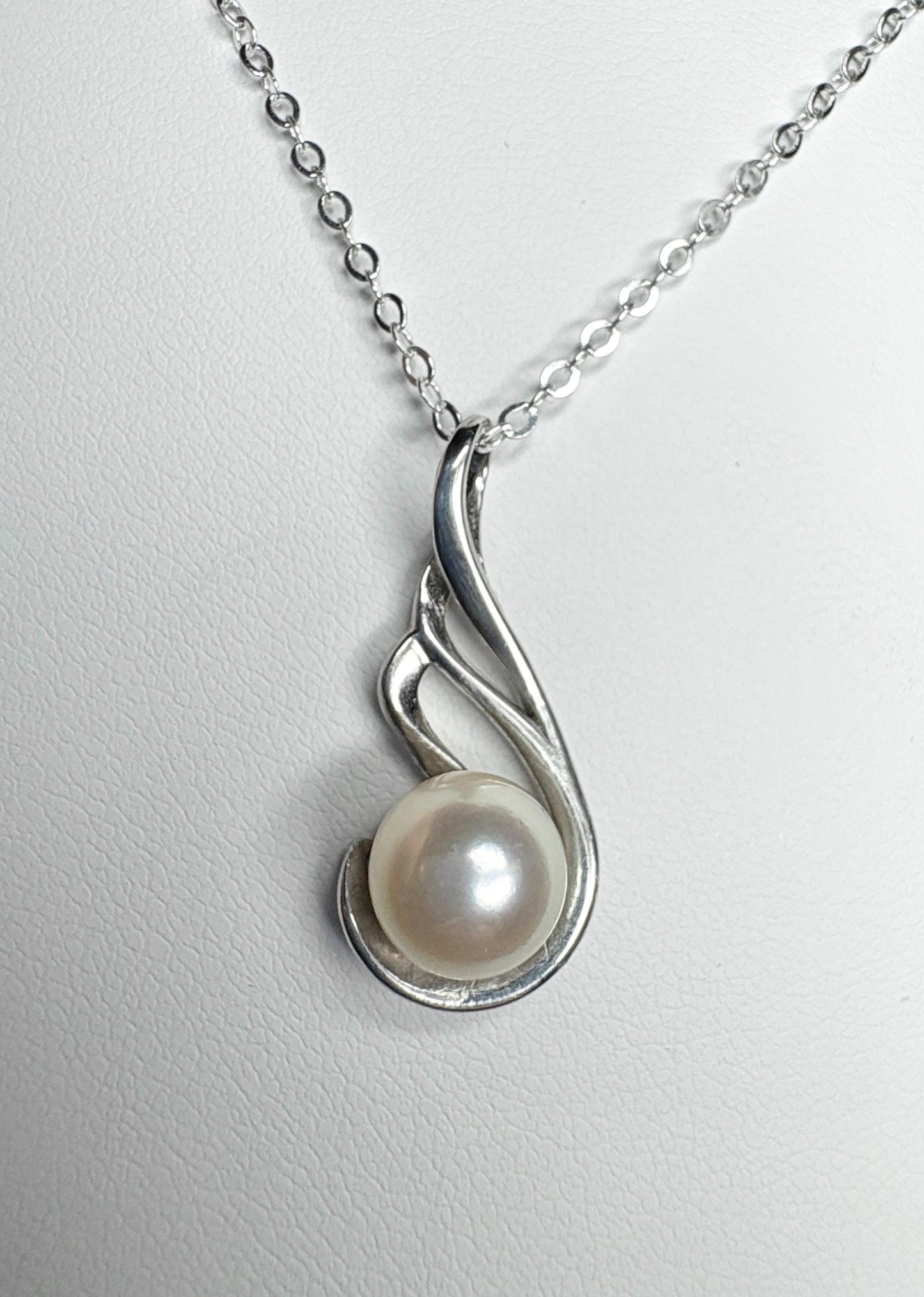 Sterling silver pendant necklace with an 8mm off-white Akoya cultured pearl.