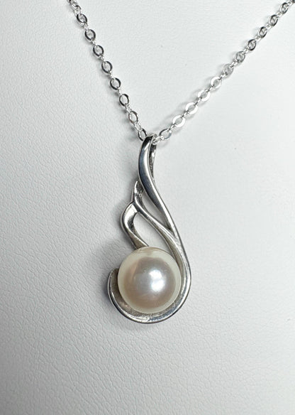 Sterling silver pendant necklace with an 8mm off-white Akoya cultured pearl.