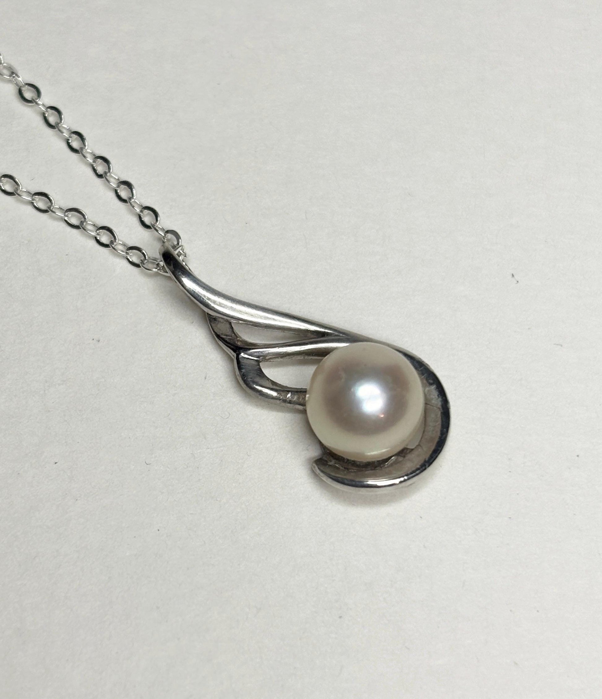 Sterling silver pendant necklace with an 8mm off-white Akoya cultured pearl.