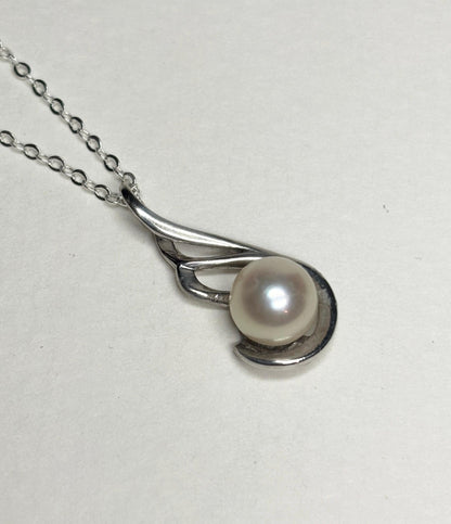 Sterling silver pendant necklace with an 8mm off-white Akoya cultured pearl.