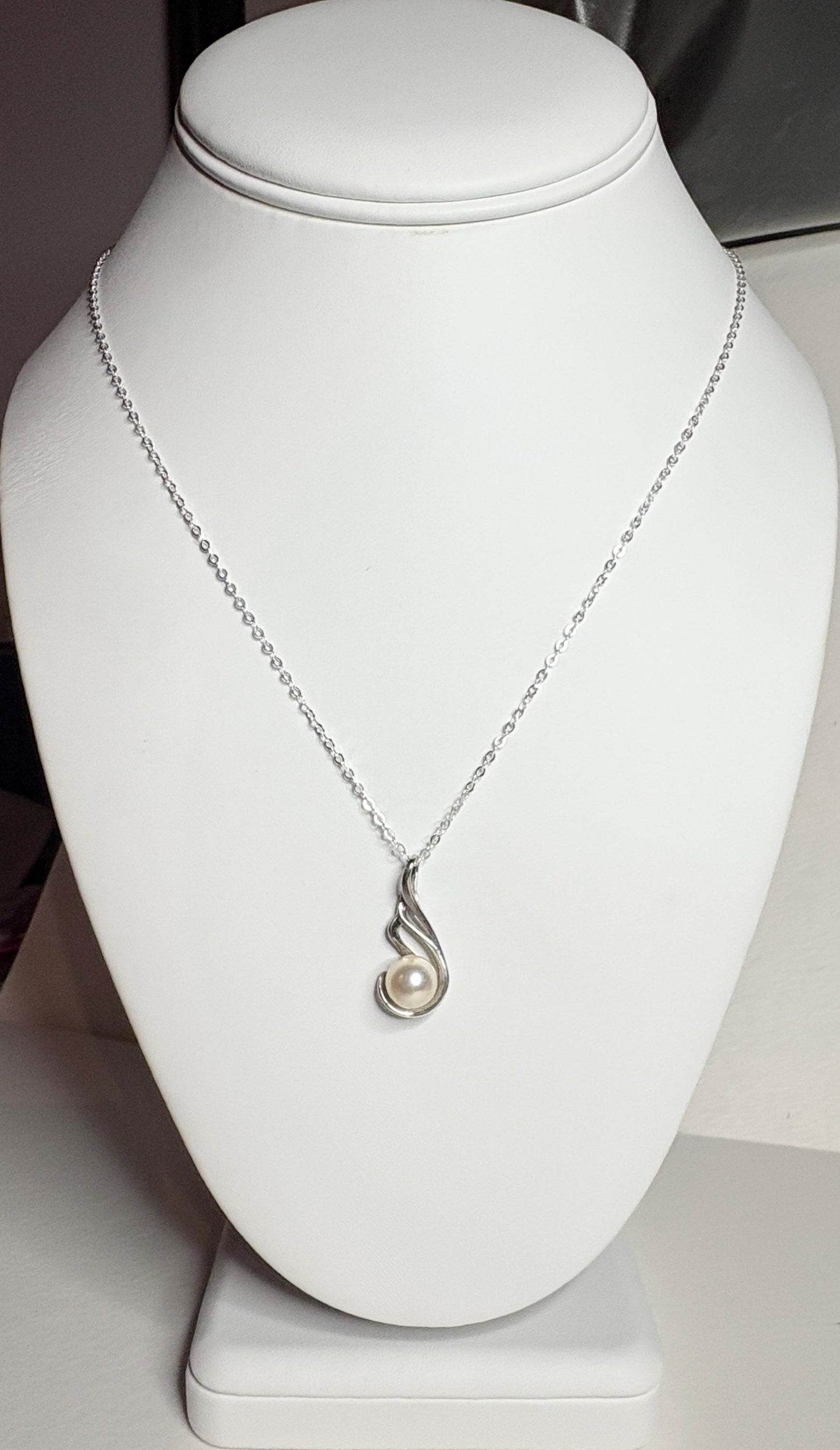 Sterling silver necklace with an 8mm Akoya cultured pearl pendant.