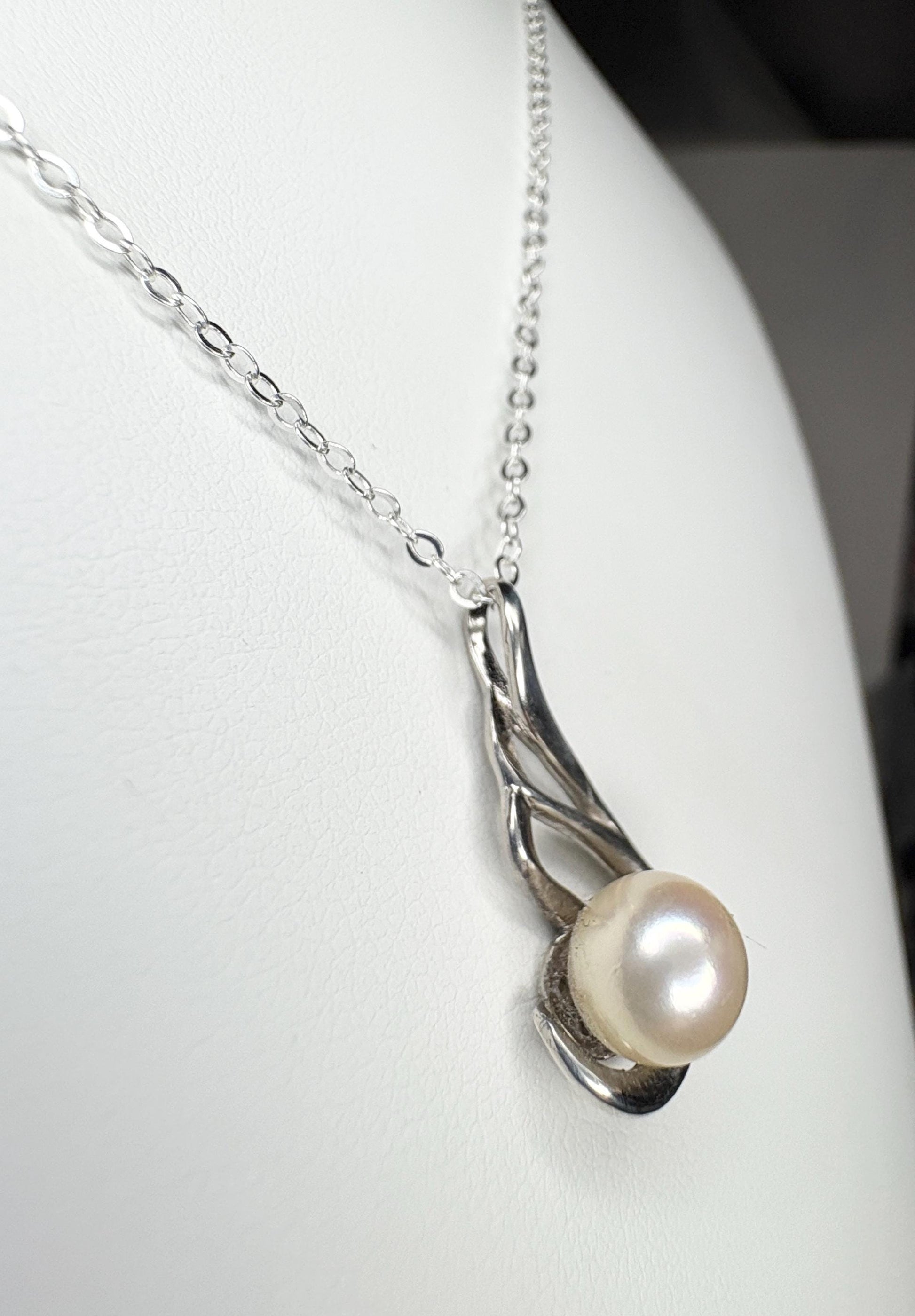 Sterling silver pendant necklace with an 8mm off-white Akoya cultured pearl.