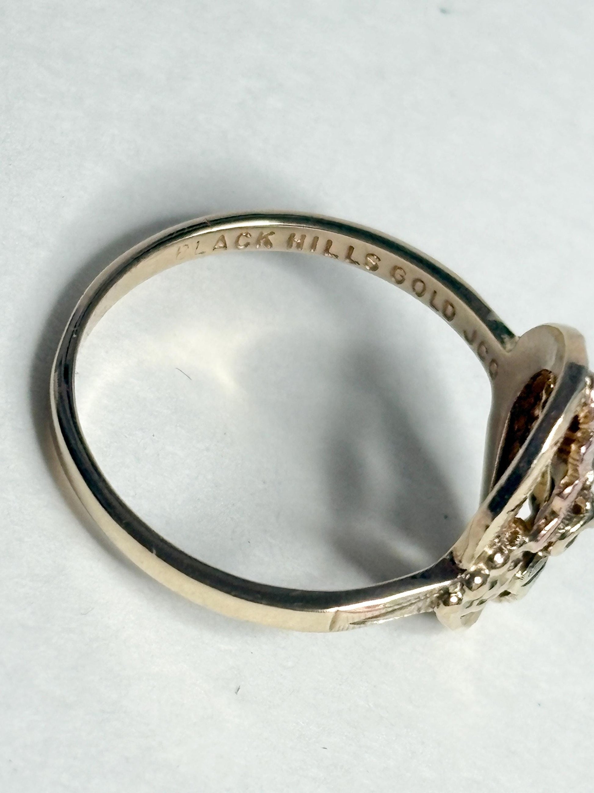 Black Hills Gold JCO 10k gold band with 12k gold leaves.