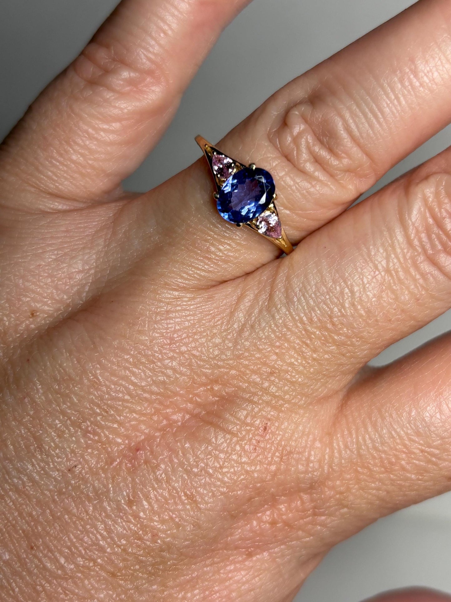 Oval tanzanite and pink sapphire ring in 9k gold.