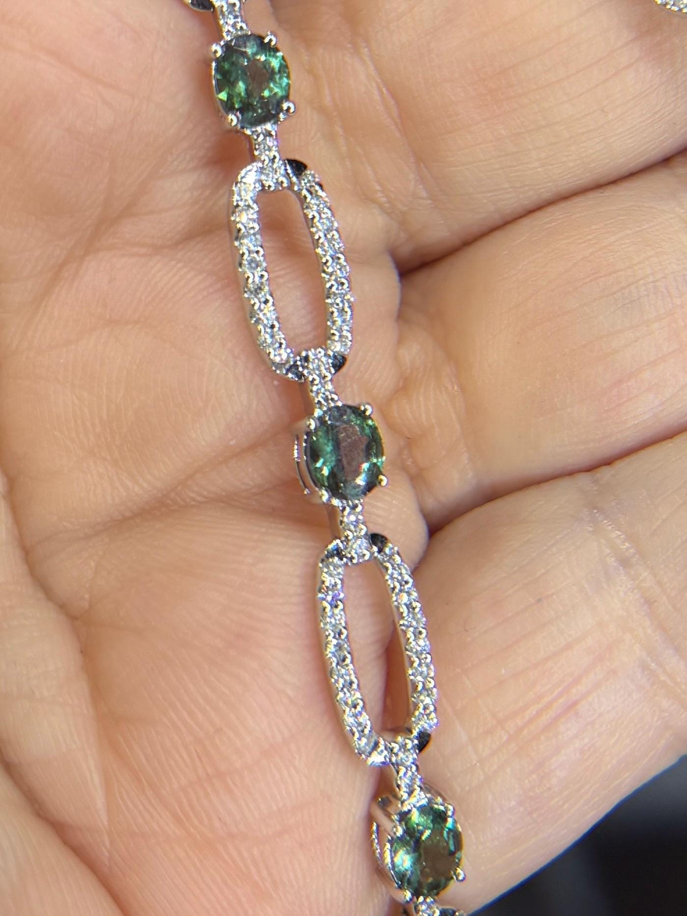 Oval alexandrite and diamond bracelet in white gold.