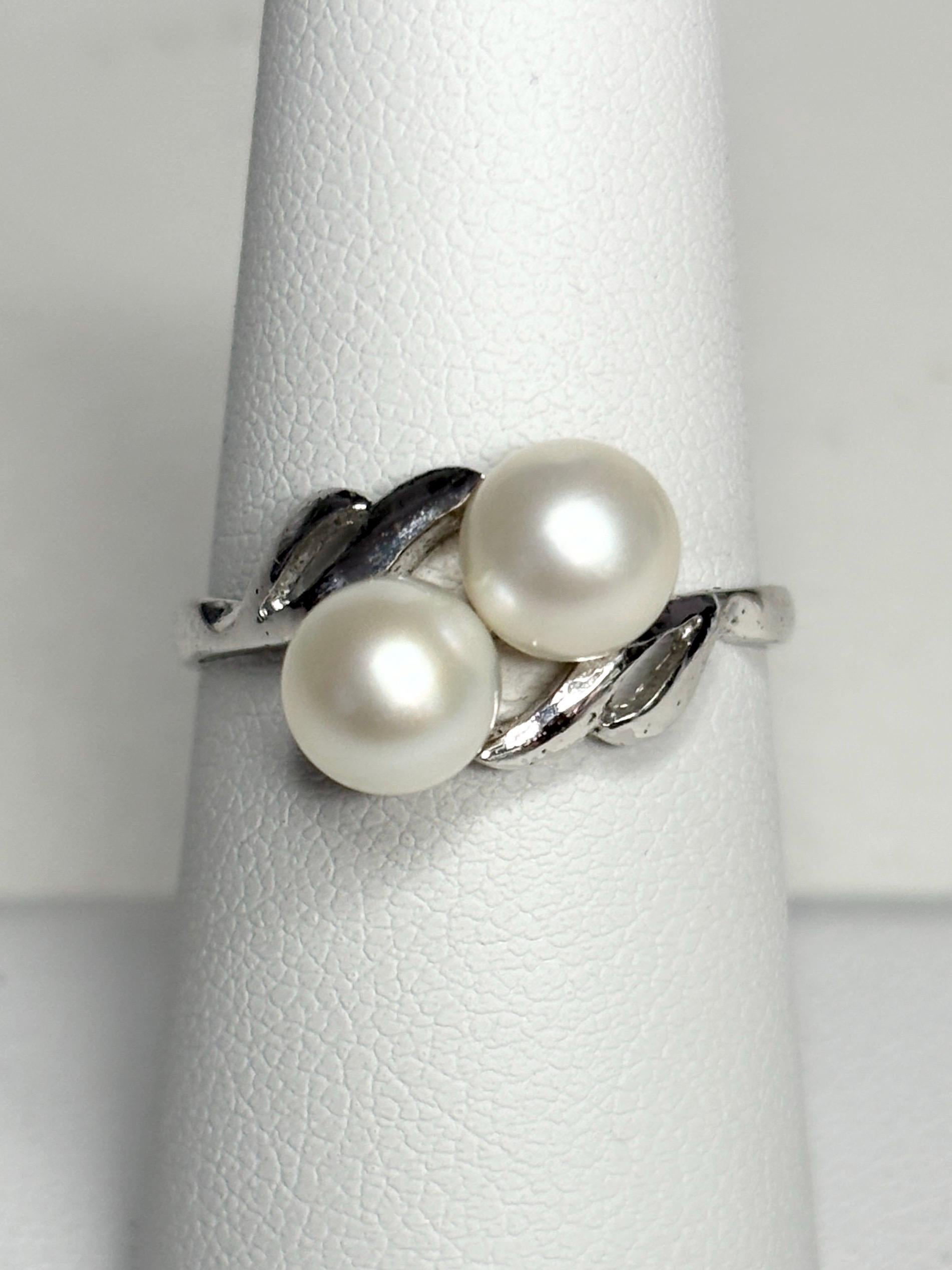 Vintage rhodium plated sterling silver ring with two Akoya pearls.