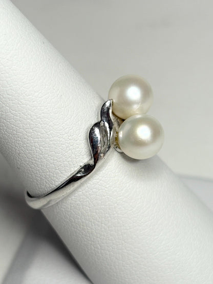 Vintage rhodium plated sterling silver ring with two Akoya pearls.