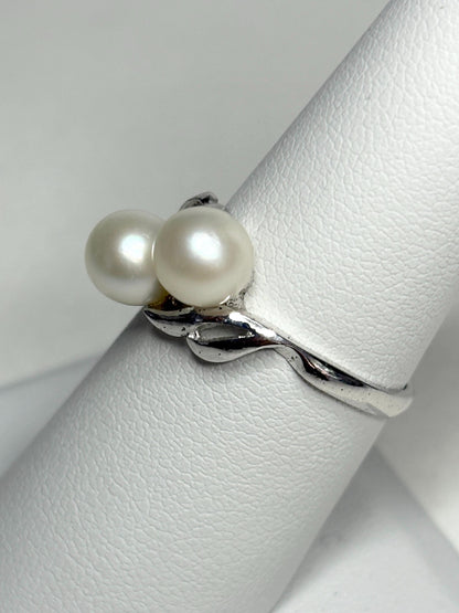 Vintage rhodium plated sterling silver ring with two Akoya pearls.