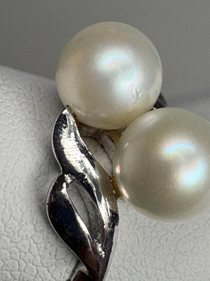 Vintage rhodium-plated sterling silver ring with two Akoya pearls.
