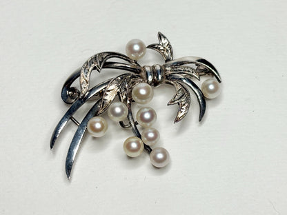 Vintage sterling silver bow brooch with 9 Akoya cultured pearls.