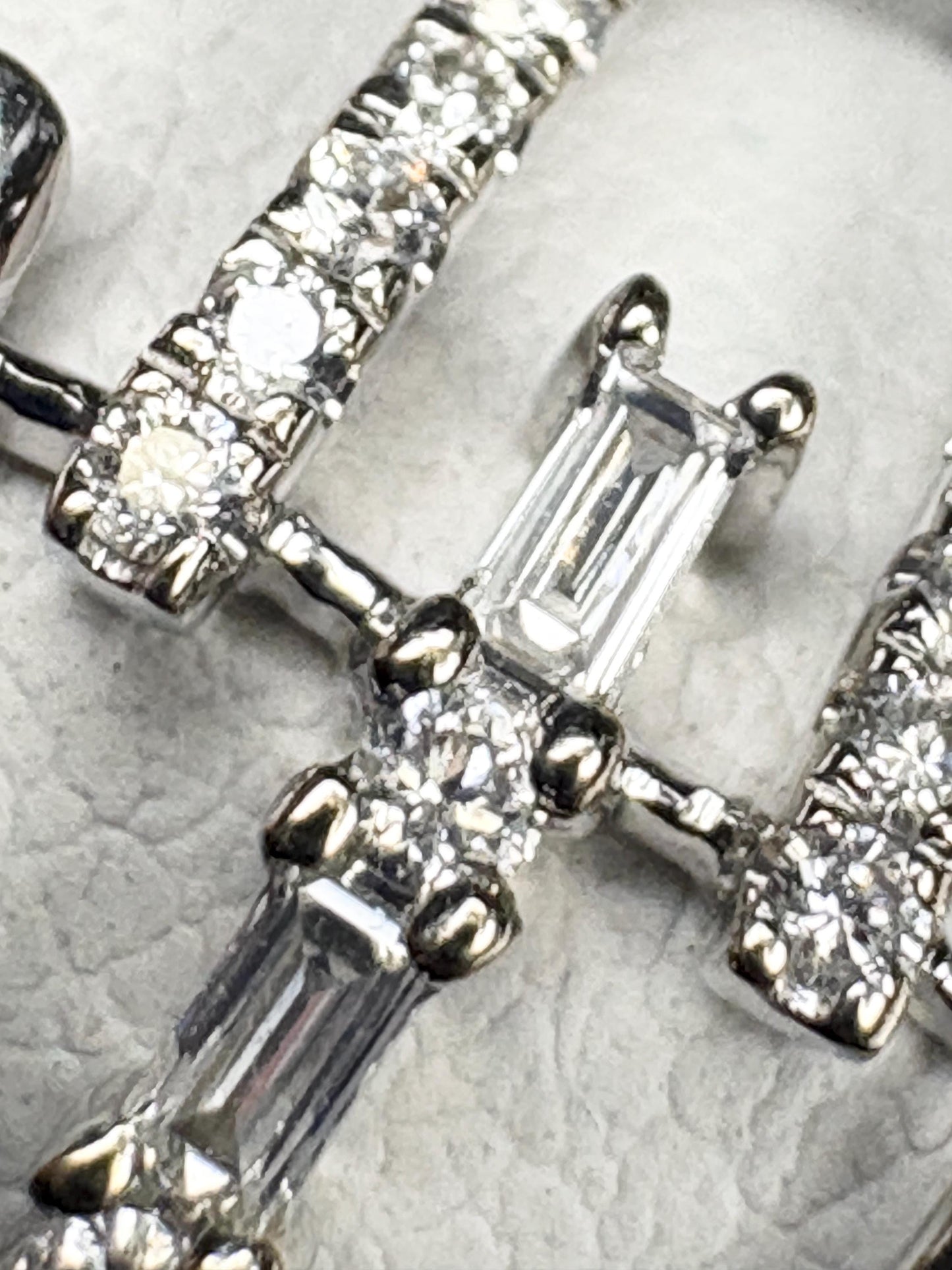 Cool Modern Natural Diamond Baguette and Round Ring Solid 18k White Gold size 7 - NewLifeJewelryVault