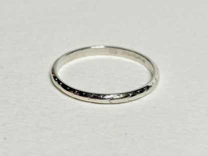 Art Deco platinum iridium chevron band ring, 2mm wide.