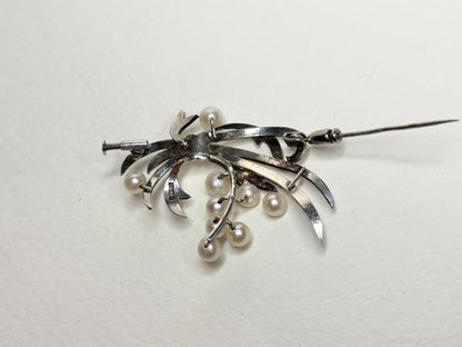 Vintage sterling silver brooch with Akoya cultured pearls and a bow design.