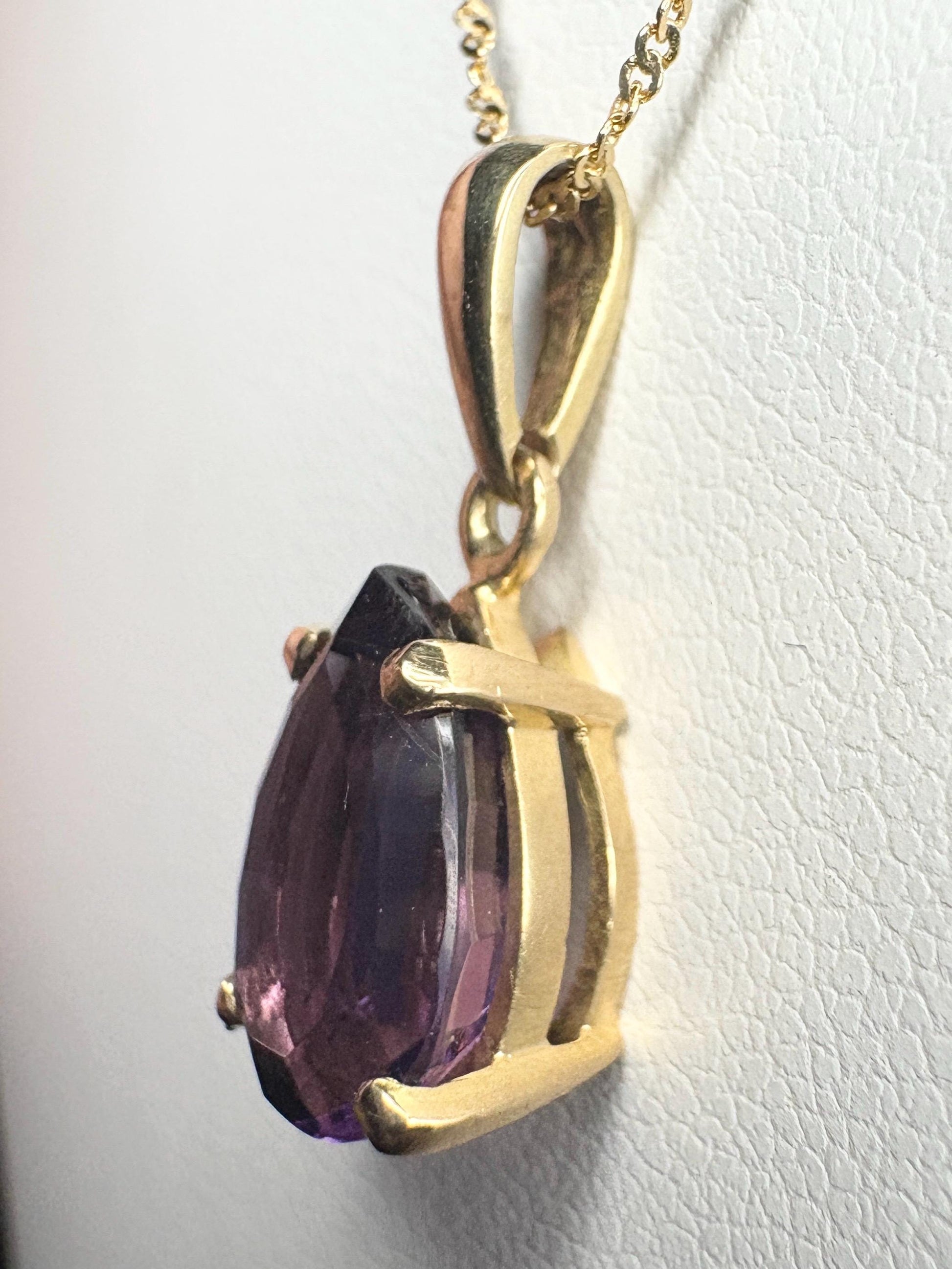 Amethyst pear-shaped pendant necklace in 14k gold.