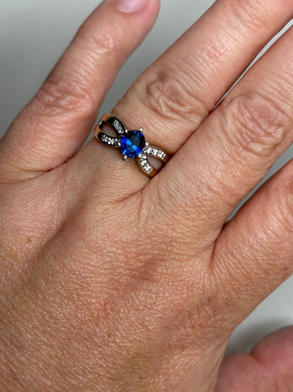 A vivid blue sapphire and diamond ring in white gold.