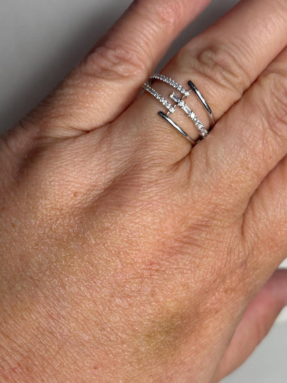 Cool Modern Natural Diamond Baguette and Round Ring Solid 18k White Gold size 7 - NewLifeJewelryVault