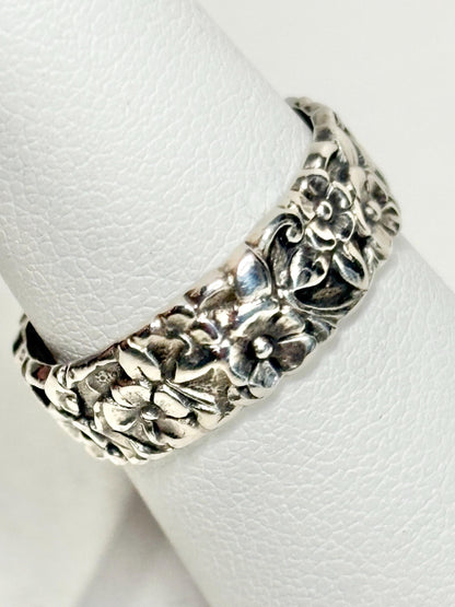 Sterling silver eternity band ring with a forget-me-not floral design.