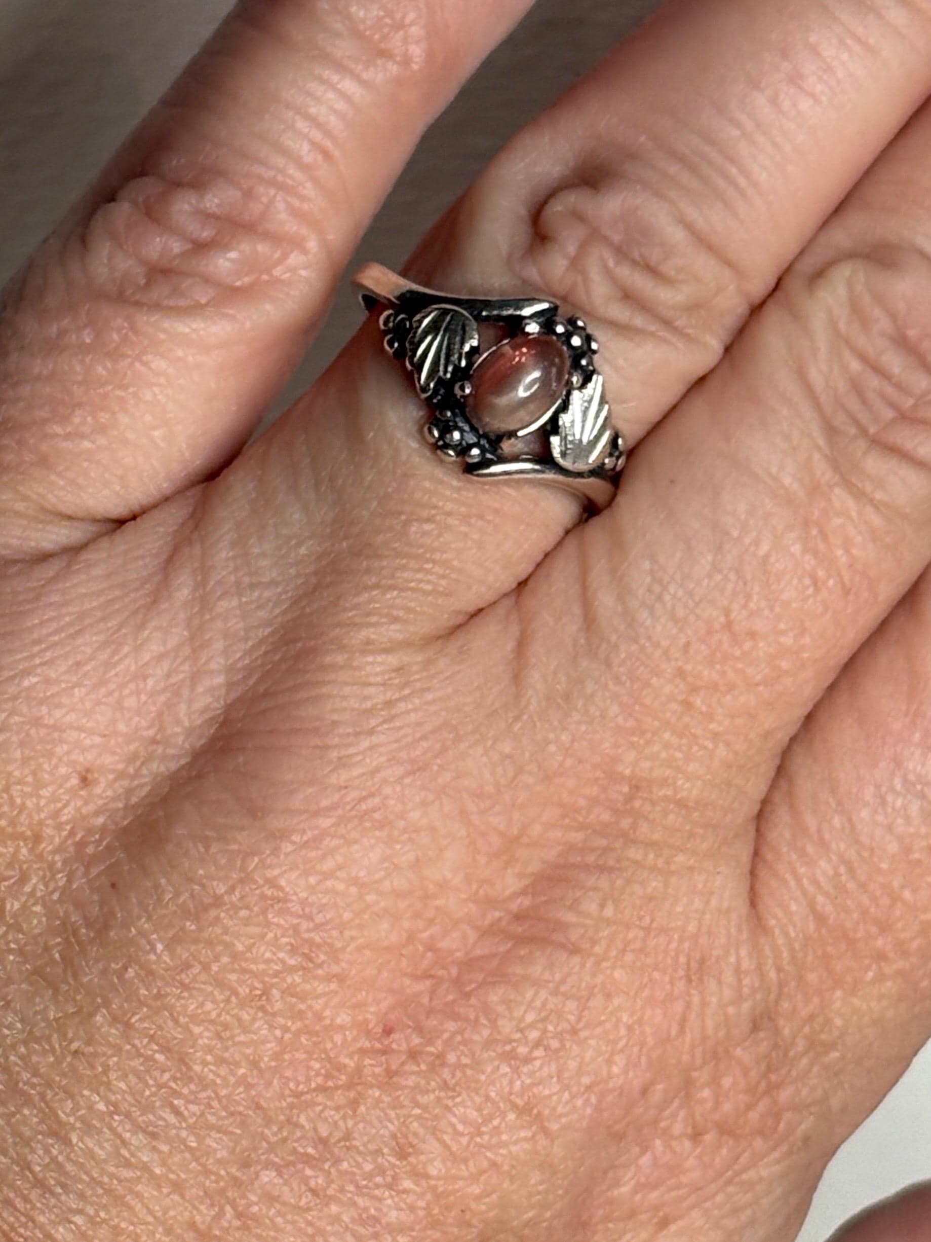 Vintage Dakota Silver ring with bicolor Oregon sunstone cabochon in sterling silver.