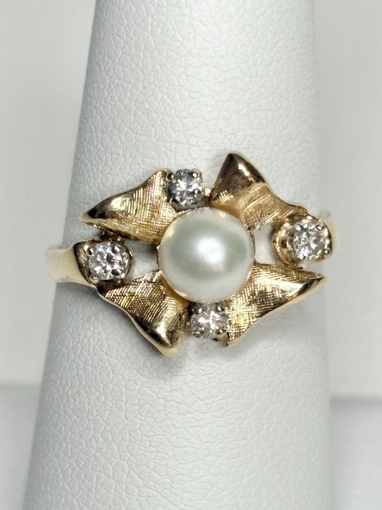 Retro 14k gold ring with Akoya pearl and diamonds.