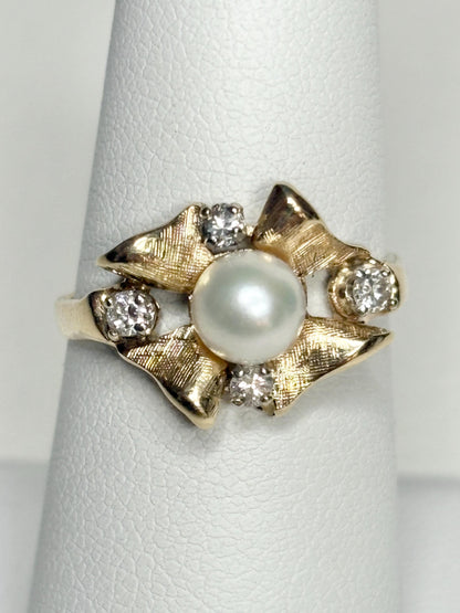 Retro 14k gold ring with Akoya pearl and diamonds.