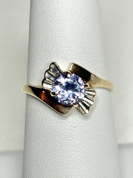 Vintage 10k gold ring with a color-changing synthetic sapphire and white gold bow detail.